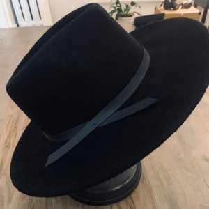 2/$20 Target Wide-Brimmed Hat (Black OS)